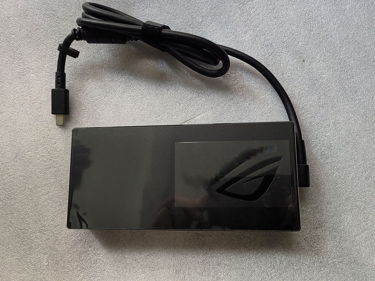 NEW 20V 19A Rectangle Conn 380 - Pc Gaming Uk recension och pris