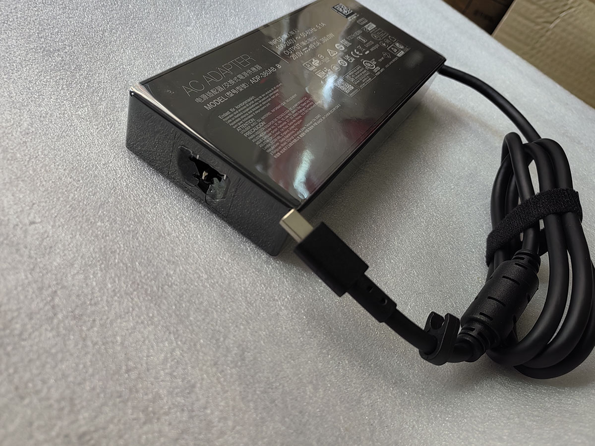NEW 20V 19A Rectangle Conn 380 - Pc Gaming Uk recension och pris