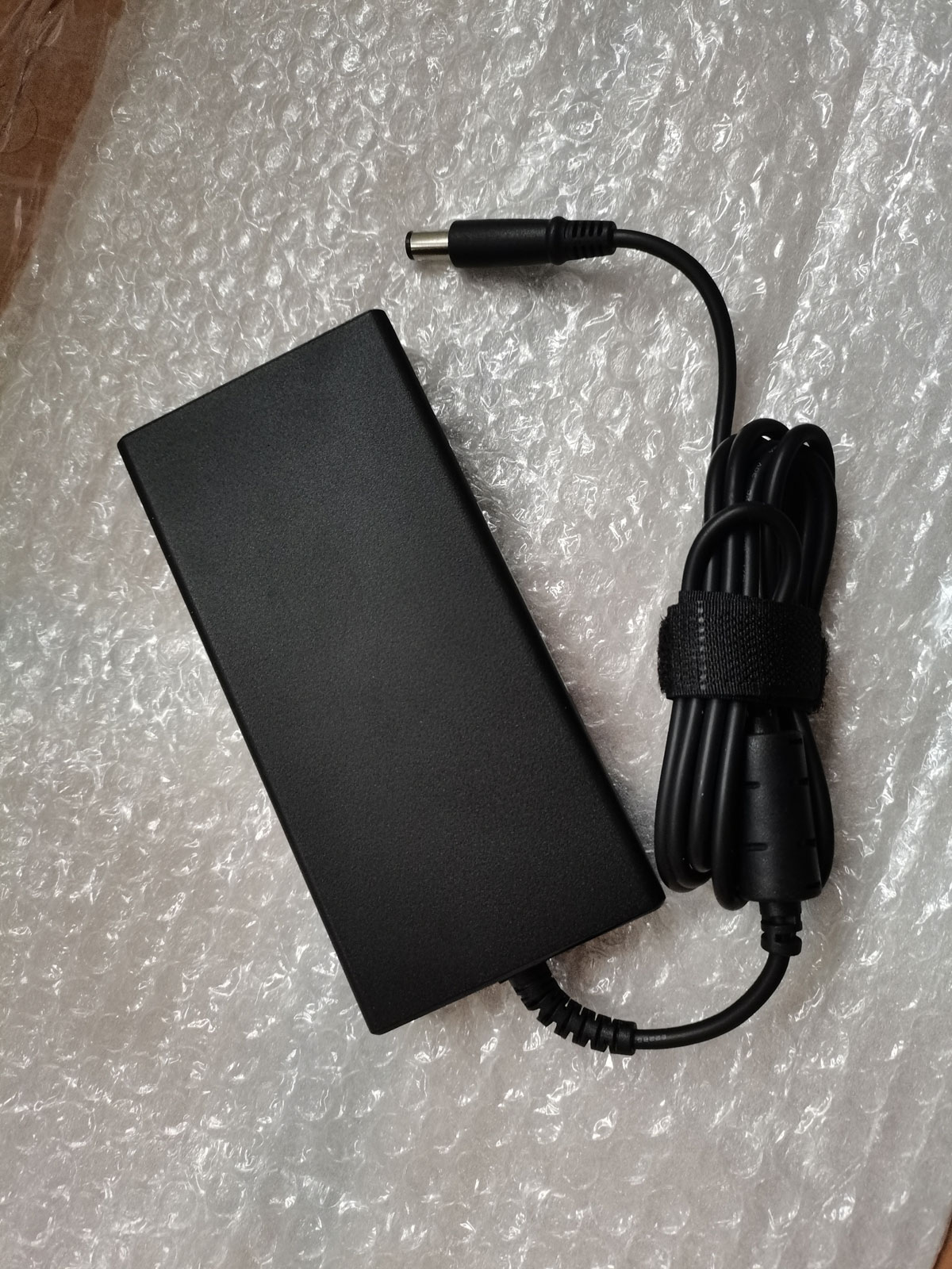 NEW Slim OEM Delta 19.5V 9.23A - Pc Gaming Uk recension och pris