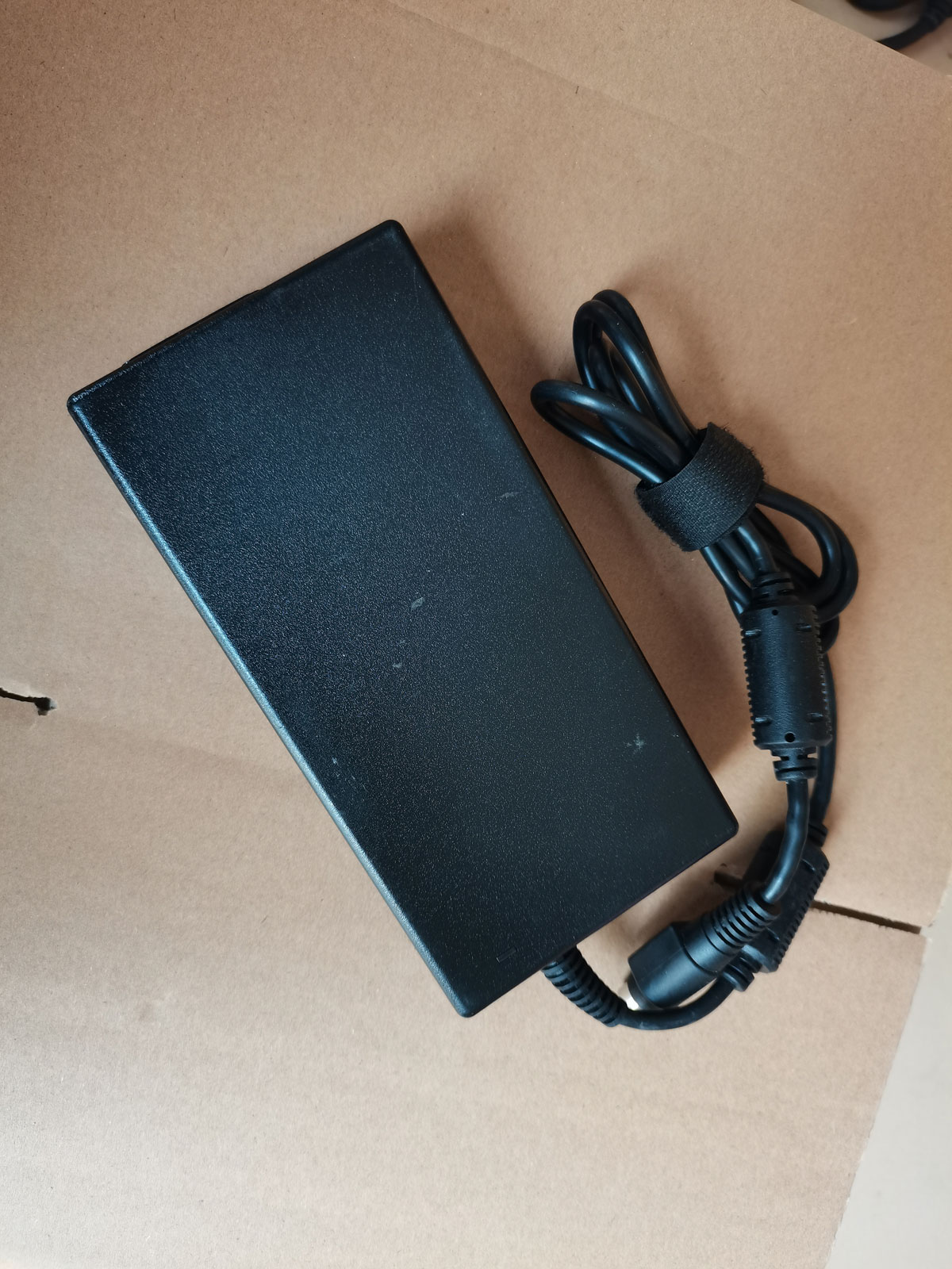 OEM Delta 230W 19.5V 11.8A ADP - Pc Gaming Uk recension och pris